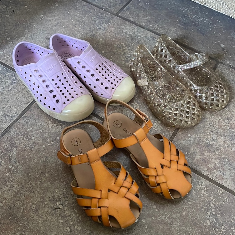 Toddler girl size 9 shoes